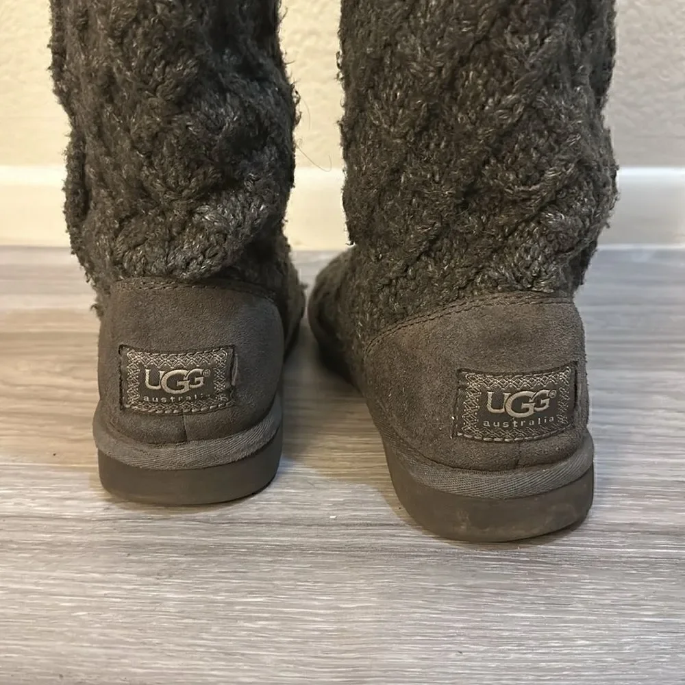 UGG BOOTS SIZE 7